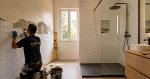 Rénover sa salle de bain : ce qu’on peut faire soi-même (et ce qu’il vaut mieux confier à un pro)