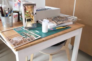 De la boîte en bois au diorama lumineux : l'aventure DIY