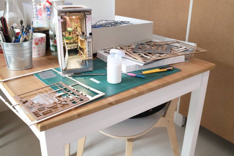 De la boîte en bois au diorama lumineux : l&rsquo;aventure DIY