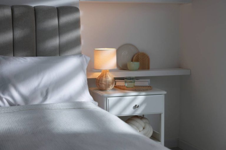 Ce que révèle votre lampe de chevet sur votre style déco